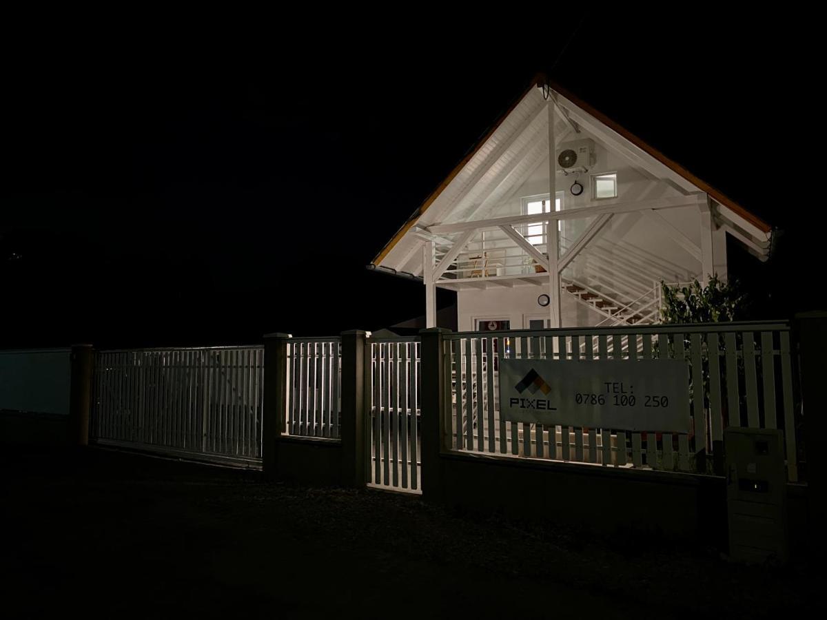 Pixel Guesthouse Tîrgu Secuiesc Exterior foto